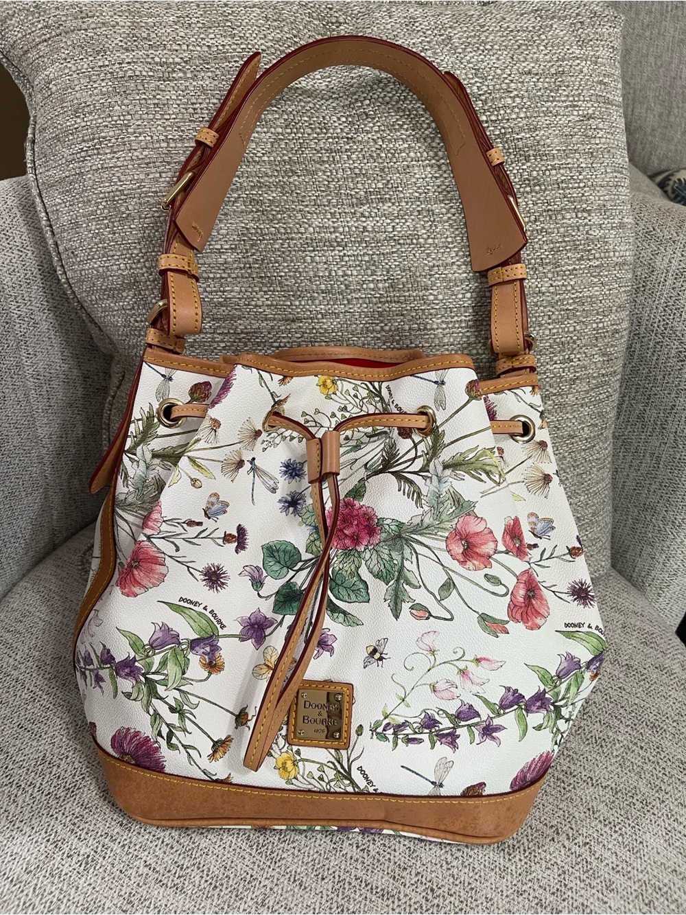 Dooney & Bourke White Floral Drawstring Hobo with Tan Trim - Picture 3 of 6